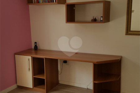 Sobrado à venda com 3 quartos, sendo 1 suíte, em Jardim Caravelas, São Paulo, SP