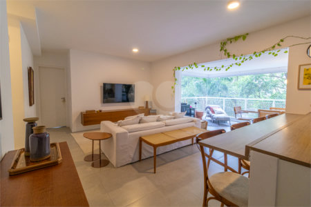 Apartamento à venda com 3 quartos, sendo 1 suíte,  em Morumbi, São Paulo, SP