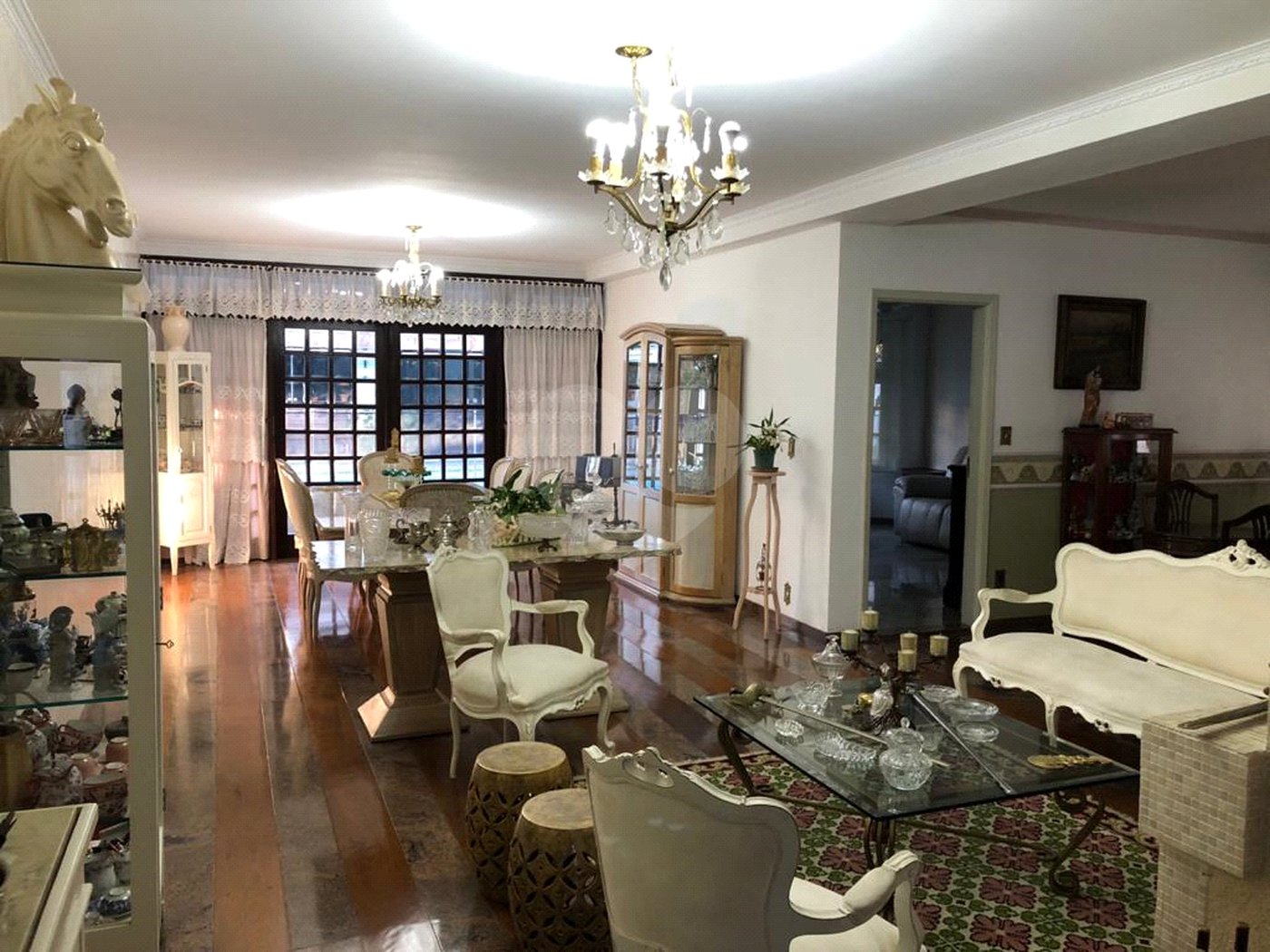 Sobrado à venda com 5 quartos, sendo 3 suítes, em Tremembé, São Paulo, SP