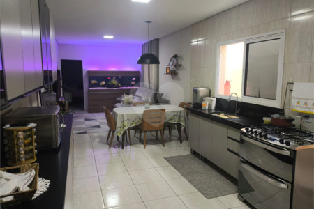 Casa à venda com 2 quartos, sendo 1 suíte, em Jardim Cacique, Suzano, SP