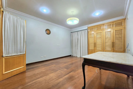 Apartamento Alto Padrão Frente Mar com 4 Dormitórios, 3 Suítes e 3 Vagas na Orla de Santos