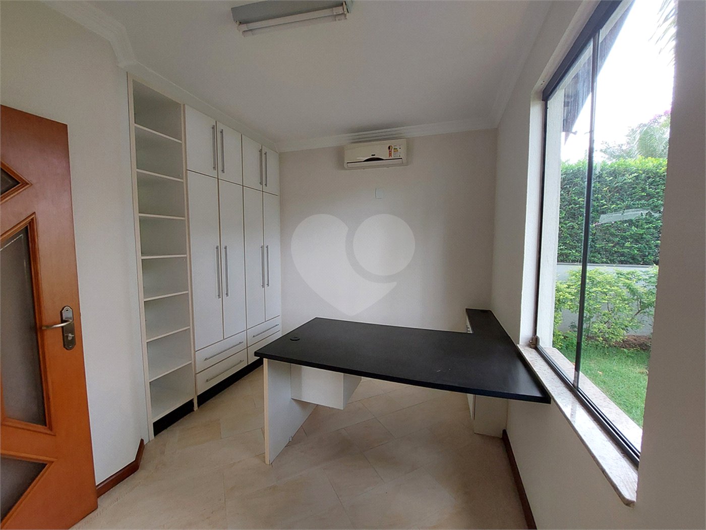 Casa à venda com 4 suítes no condomínio Reserva Colonial, Valinhos - SP