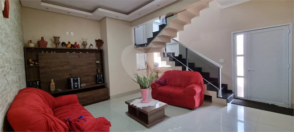 Casa à venda com 3 quartos, sendo 1 suíte, no condomínio Chácaras do Lago, Vinhedo - SP