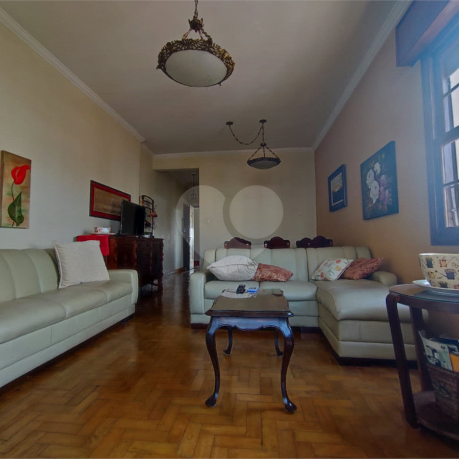 Apartamento para venda e locação na Aclimação de 108m² com 2 dormitórios e 2 banheiros, varanda