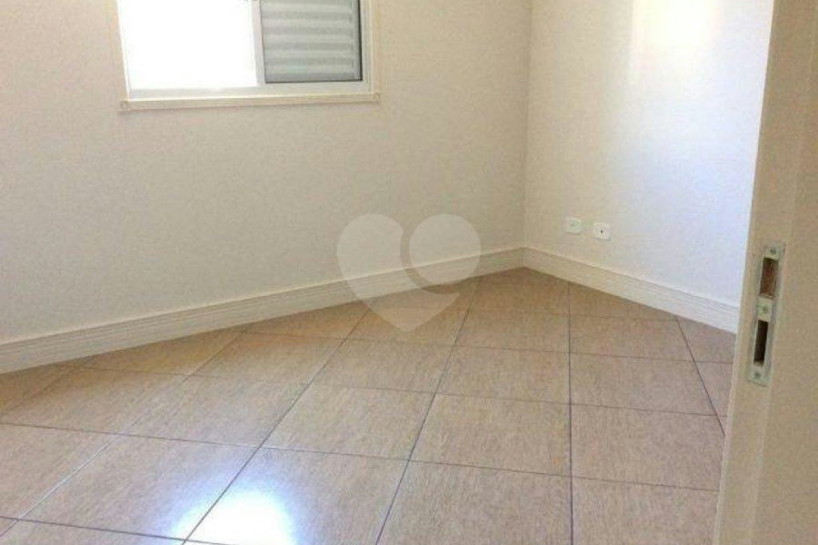 Casa à venda com 2 quartos, sendo 1 suíte, no condomínio Residencial Vila da Serra, São Paulo - SP