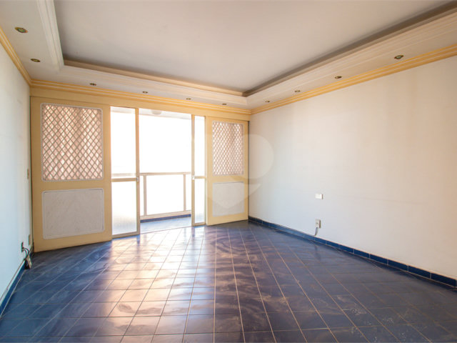 Apartamento à venda com 3 quartos, sendo 1 suíte,  em Campo Belo, São Paulo, SP