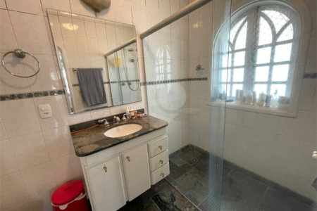 Casa em condomínio à venda ou para alugar com 4 quartos, sendo 3 suítes,  em Jardim Panorama, São Paulo, SP
