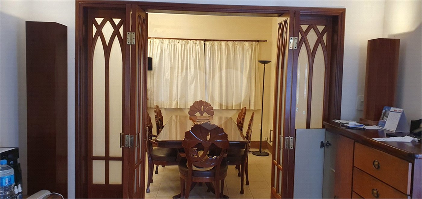 Sobrado à venda com 4 quartos, sendo 2 suítes, em Moema, São Paulo, SP