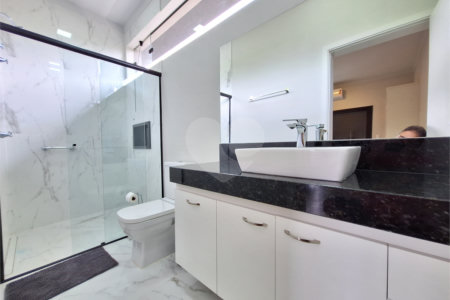Casa à venda com 7 quartos, sendo 3 suítes, no condomínio Chacaras do Lago, Vinhedo - SP