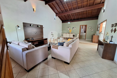Casa à venda com 4 quartos, sendo 1 suíte, em Santa Cândida, Vinhedo, SP