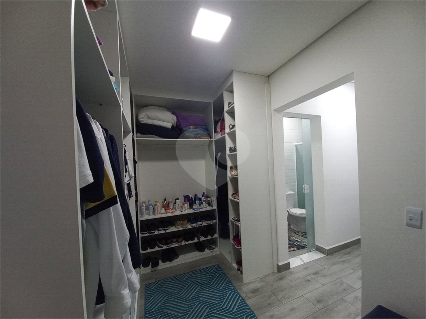 Casa à venda com 2 quartos, sendo 1 suíte, no condomínio Horto Florestal Villagio, Sorocaba - SP