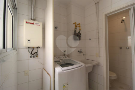 Apartamento à venda com 3 quartos, sendo 1 suíte,  em Vila Olímpia, São Paulo, SP
