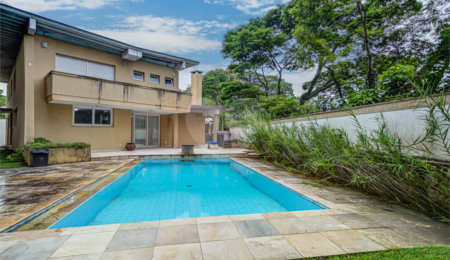 Sobrado à venda com 6 quartos, sendo 3 suítes,  em Alto da Boa Vista, São Paulo, SP