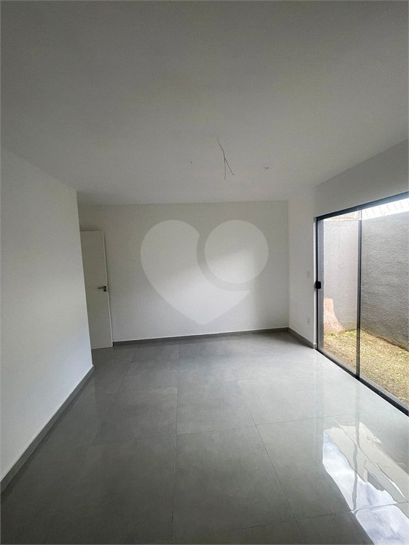 Casa à venda com 2 quartos, sendo 1 suíte, no condomínio Parque Guará, Rio de Janeiro - RJ