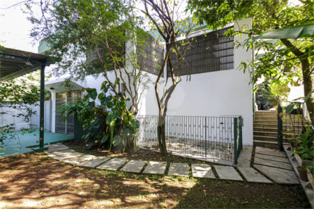 Sobrado à venda com 3 quartos, sendo 1 suíte,  em Granja Julieta, São Paulo, SP