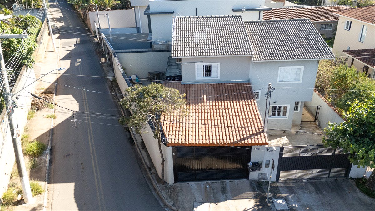 Casa à venda com 3 quartos, sendo 1 suíte, em Jardim Colonial, Atibaia, SP