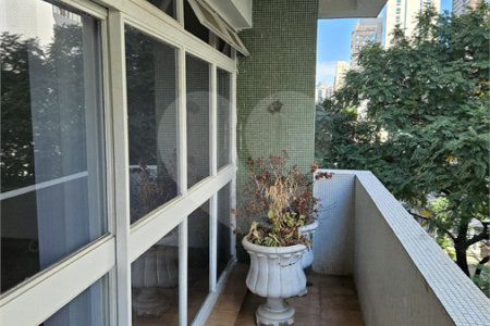 Apartamento à venda com 3 quartos, sendo 1 suíte,  em Itaim Bibi, São Paulo, SP