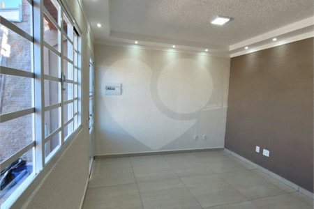 Seu Novo Lar Te Espera: Casa Aconchegante, Pronta para Morar e com 2 dormitórios e Amplo Quintal!