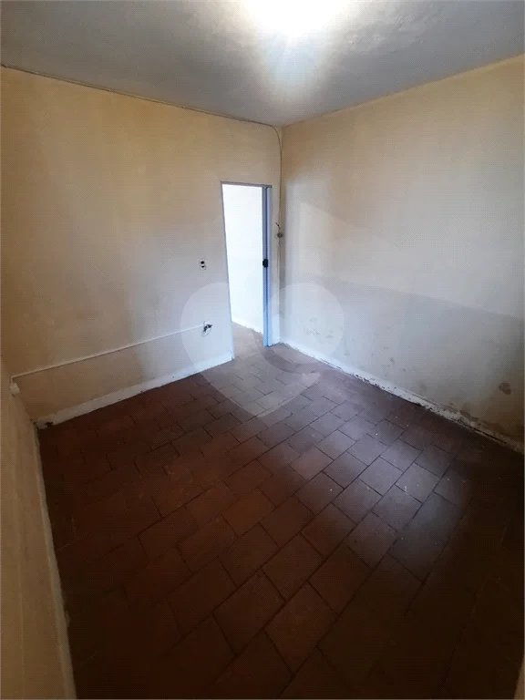 Jardim Morada do Sol- casa de vila- frente- sem vaga de garagem,(garagem pra moto,) - 1 dormitório, wc, cozinha, lavanderia - R$ 1000,00- com iptu- aceita 03 caução, fiador, 08 titulo de capitalização, obs - água e energia compartilhada, Ótima localização, próxima ao distrito i