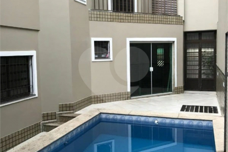 Sobrado à venda com 4 suítes em Vila Irmãos Arnoni, São Paulo, SP