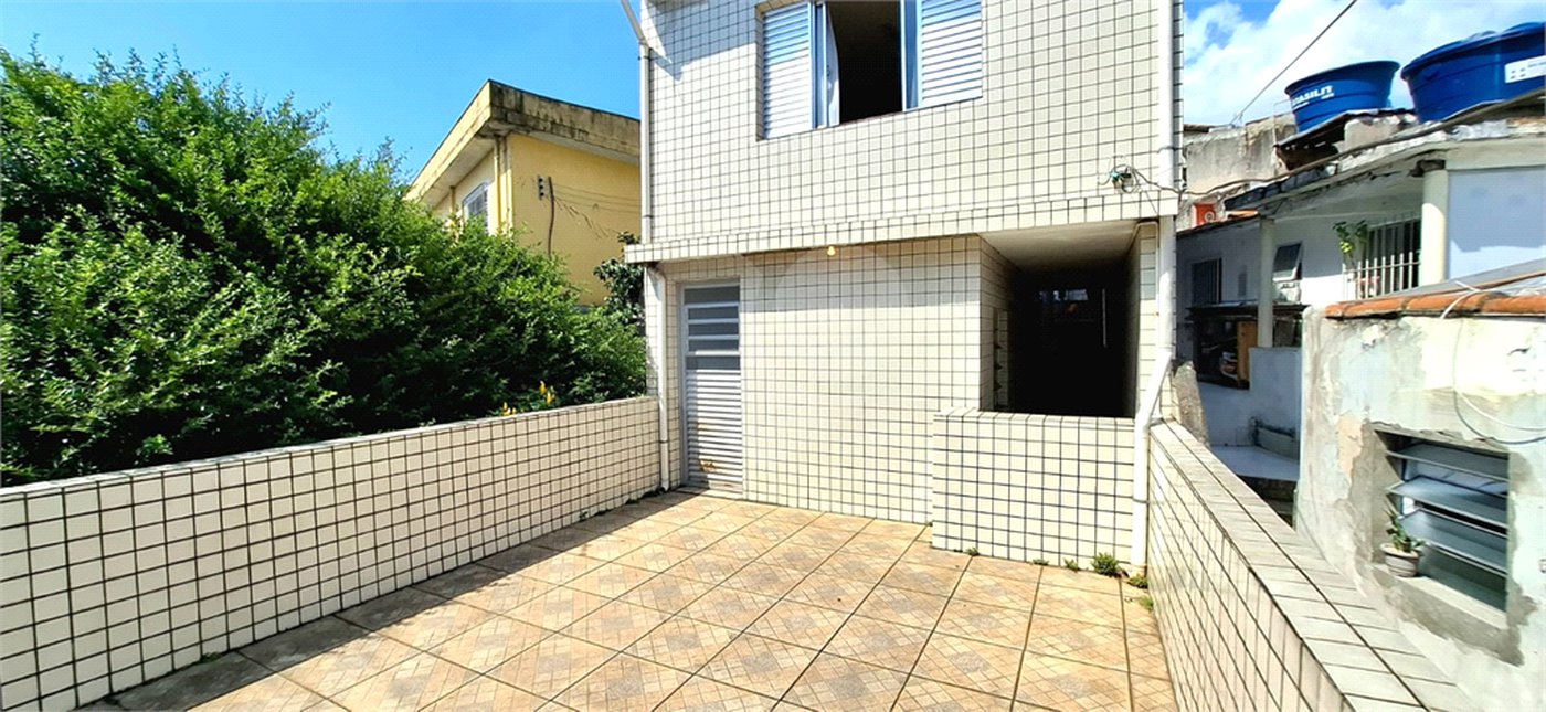 Excelente Sobrado eom ótima localização. Venha fazer uma visita.
