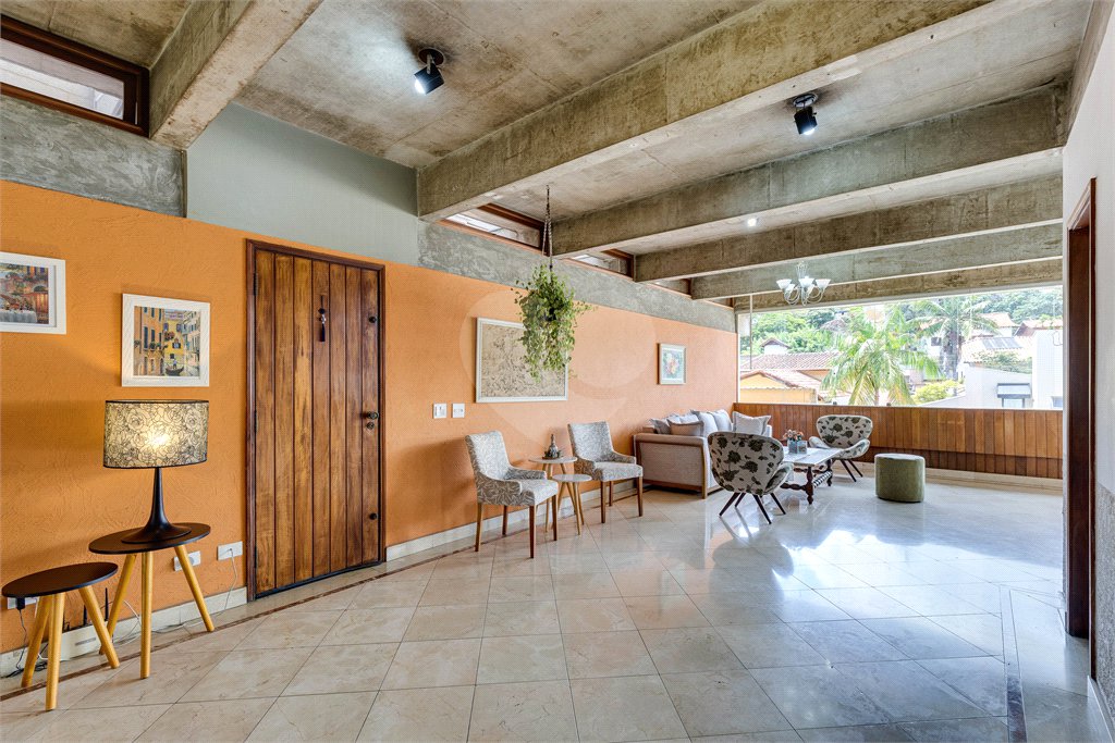 Sobrado à venda com 4 quartos, sendo 1 suíte, em Alto da Boa Vista, São Paulo, SP
