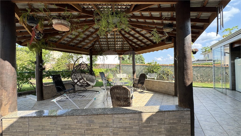 Casa à venda com 4 quartos, sendo 3 suítes, no condomínio Terras de Mont Serrat, Salto - SP