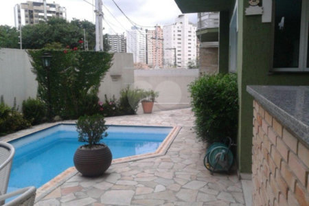 Casa à venda com 3 suítes no condomínio Praça Vitoriano Rodrigues Xavier,35, São Paulo - SP