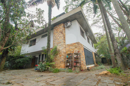 Sobrado à venda com 5 quartos, sendo 2 suítes,  em Granja Julieta, São Paulo, SP