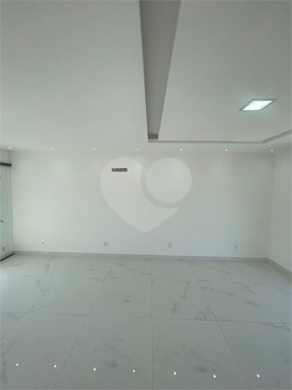 Casa à venda com 3 quartos, sendo 2 suítes, no condomínio Grand Park, Rio de Janeiro - RJ