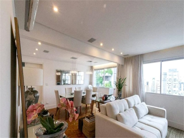 Apartamento à venda com 2 quartos, sendo 1 suíte,  em Vila Olímpia, São Paulo, SP