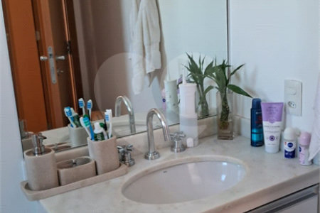Apartamento à venda com 2 quartos, sendo 1 suíte,  no Centro, Mogi das Cruzes, SP