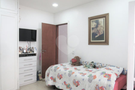 Sobrado à venda com 4 quartos, sendo 2 suítes, em Santo Amaro, São Paulo, SP