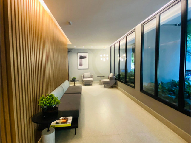 Apartamento à venda com 2 quartos, sendo 1 suíte,  em Moema, São Paulo, SP