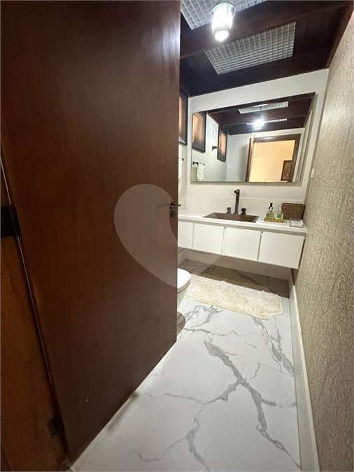 Casa à venda com 4 quartos, sendo 2 suítes,  no condomínio Chacara Marques, Santana de Parnaíba - SP