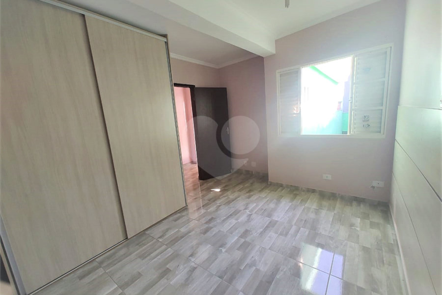 Sobrado à venda com 4 quartos, sendo 1 suíte, em Jardim Regina, São Paulo, SP