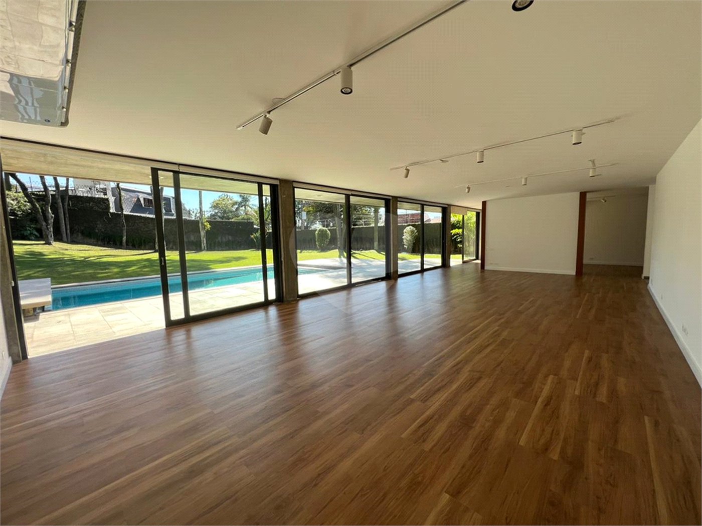 Sobrado para alugar com 5 quartos, sendo 4 suítes, em Jardim Everest, São Paulo, SP