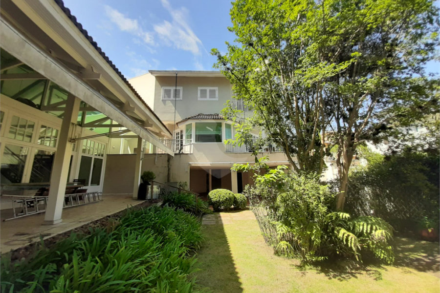 Casa à venda com 3 suítes no condomínio Chácara Francesa, São Paulo - SP