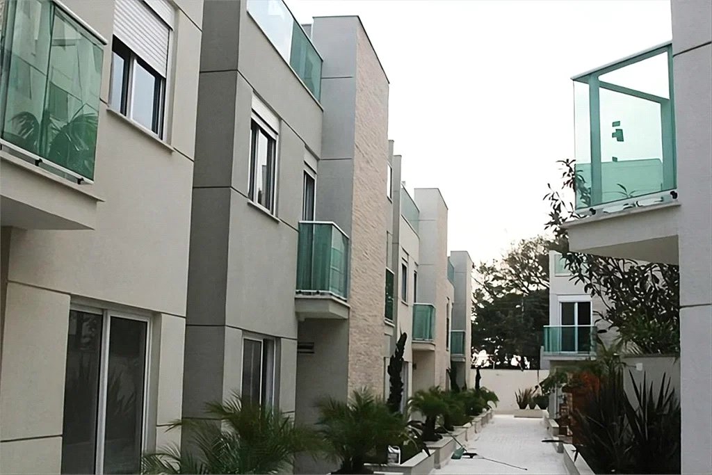 Casa à venda com 4 quartos, sendo 2 suítes, no condomínio Melbourne Residence, São Paulo - SP