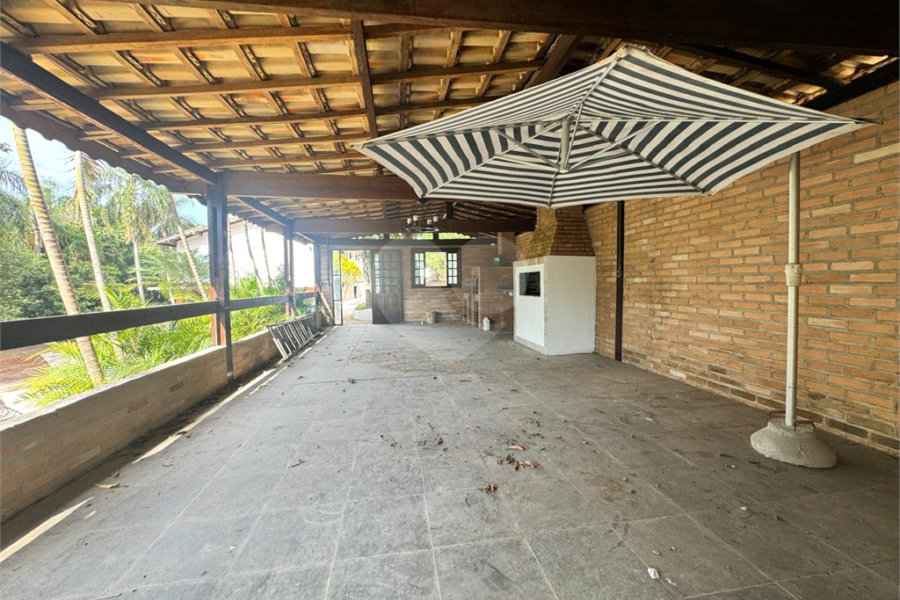 Casa à venda com 5 quartos, sendo 2 suítes, no condomínio Sausalito, Mairiporã - SP