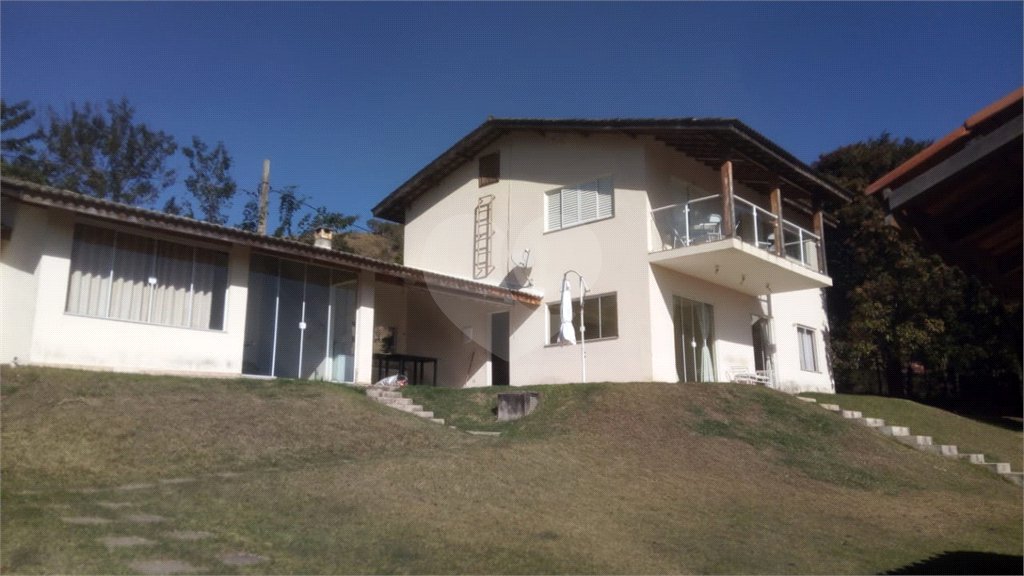 Chácara à venda com 4 quartos, sendo 2 suítes,  em Batatuba, Piracaia, SP