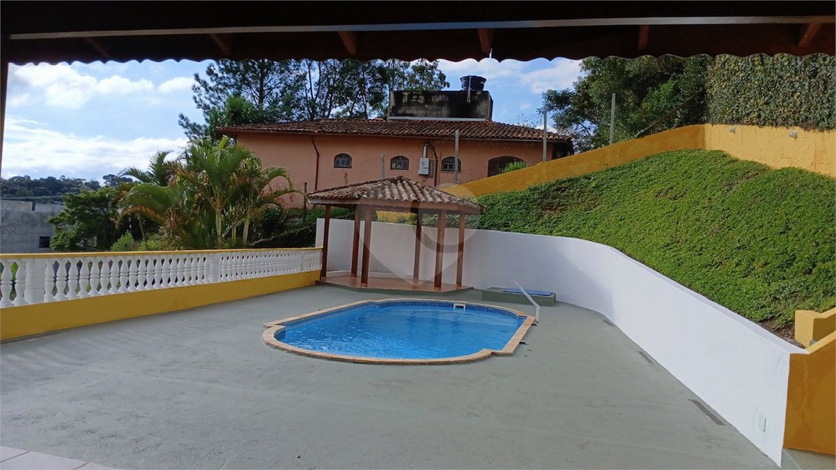 Casa em condomínio para alugar com 3 quartos, sendo 1 suíte, em Vila Petrópolis, Atibaia, SP