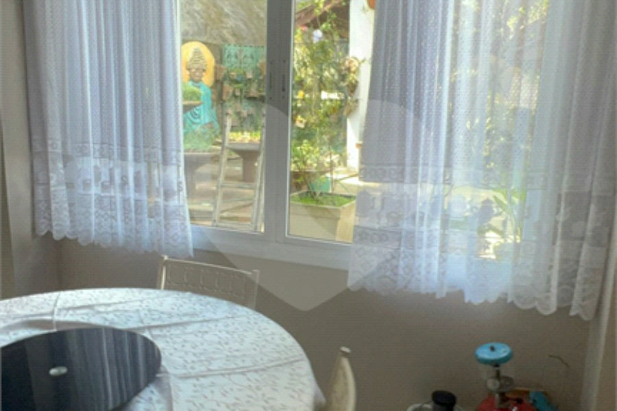Casa à venda com 6 quartos, sendo 5 suítes, no condomínio Alpes da Cantareira, Mairiporã - SP