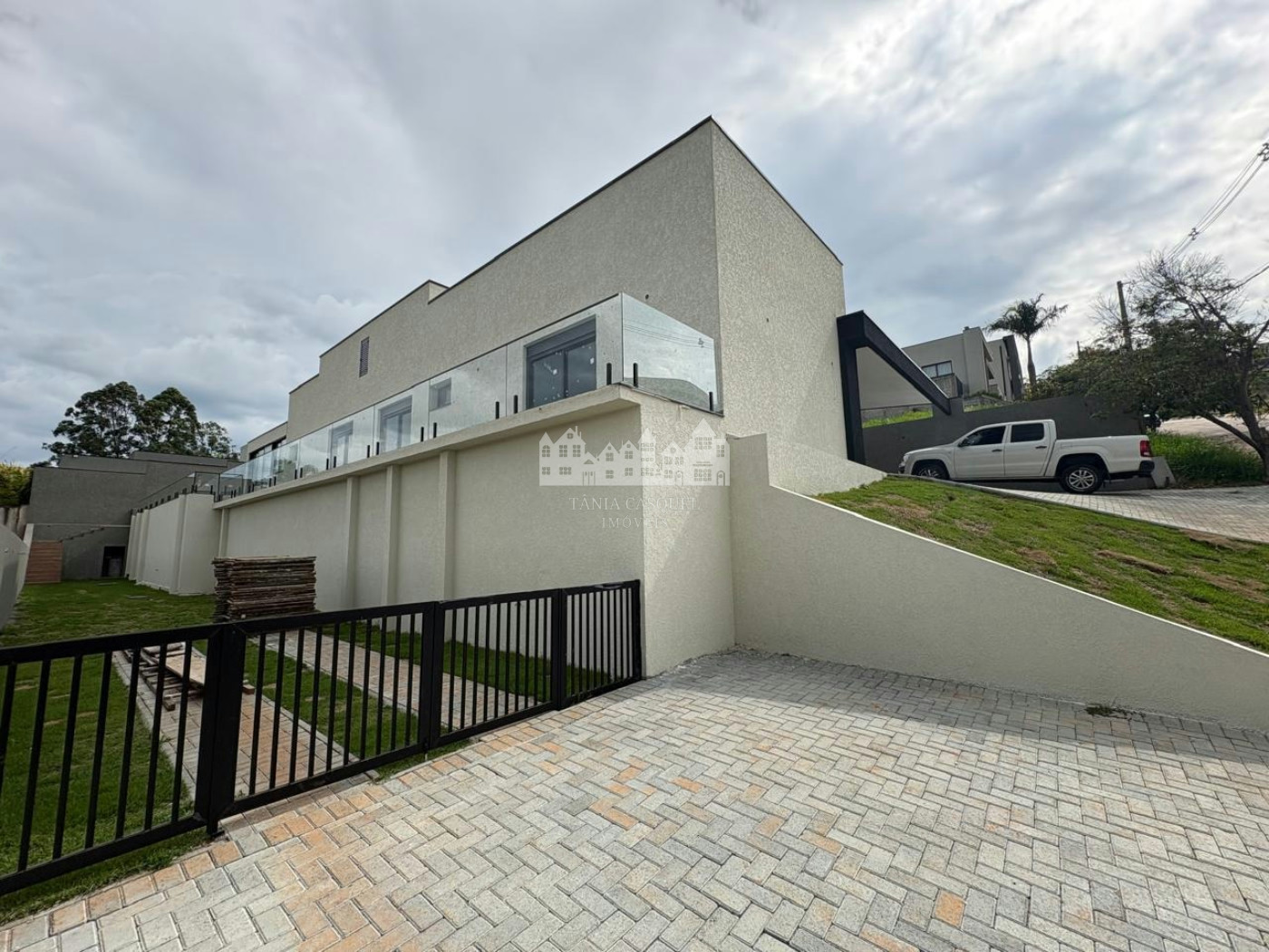 Casa à venda com 3 suítes no condomínio Shamballa III, Atibaia - SP