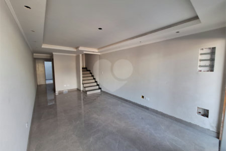Sobrado à venda com 3 quartos, sendo 1 suíte, em Vila do Castelo, São Paulo, SP