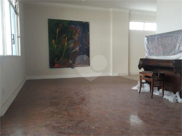 Apartamento à venda com 2 quartos, sendo 1 suíte,  em Santa Cecília, São Paulo, SP