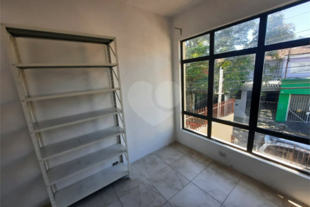 Sobrado à venda ou para alugar com 8 quartos, sendo 2 suítes, em Santo Amaro, São Paulo, SP