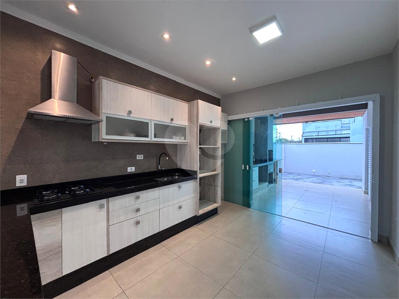 Casa à venda com 2 quartos, sendo 1 suíte, no condomínio Terras de São Francisco, Sorocaba - SP