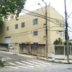 Galpão com 1155m² , 6 banheiros , sendo 2 vestiários , atualmente com 13 vagas , podendo chegar a 17 , à venda na Vila Principe de Gales em Santo André.