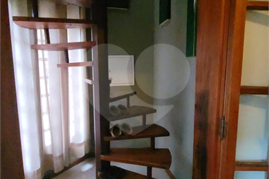 Sobrado à venda com 4 quartos, sendo 2 suítes, no Centro, Mairiporã, SP